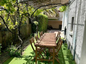 Maison calme avec cour et terrasse proche Aiguillon - Parking - FR-1-319-578